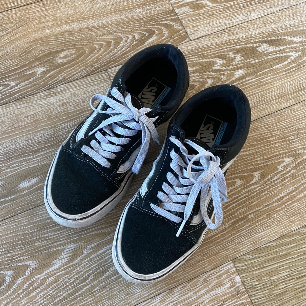vans old skool sneakers size 7 (women)